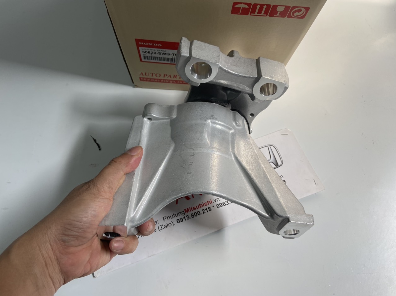 Chân máy bên phụ xe Honda CRV